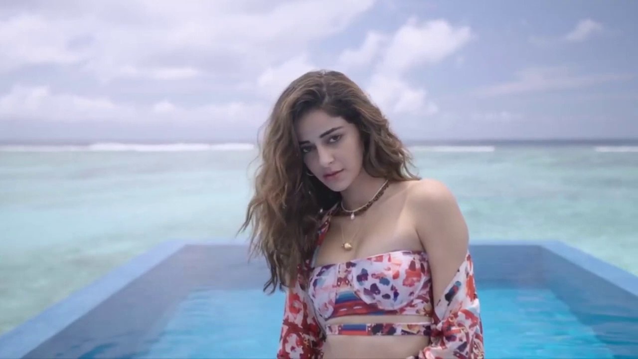 Ananya Pandey hot