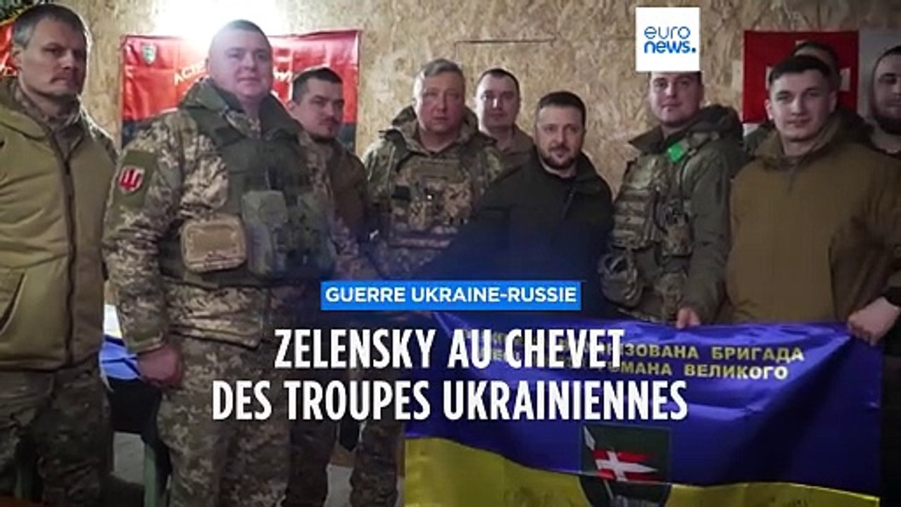 Volodymyr Zelensky au chevet de ses troupes