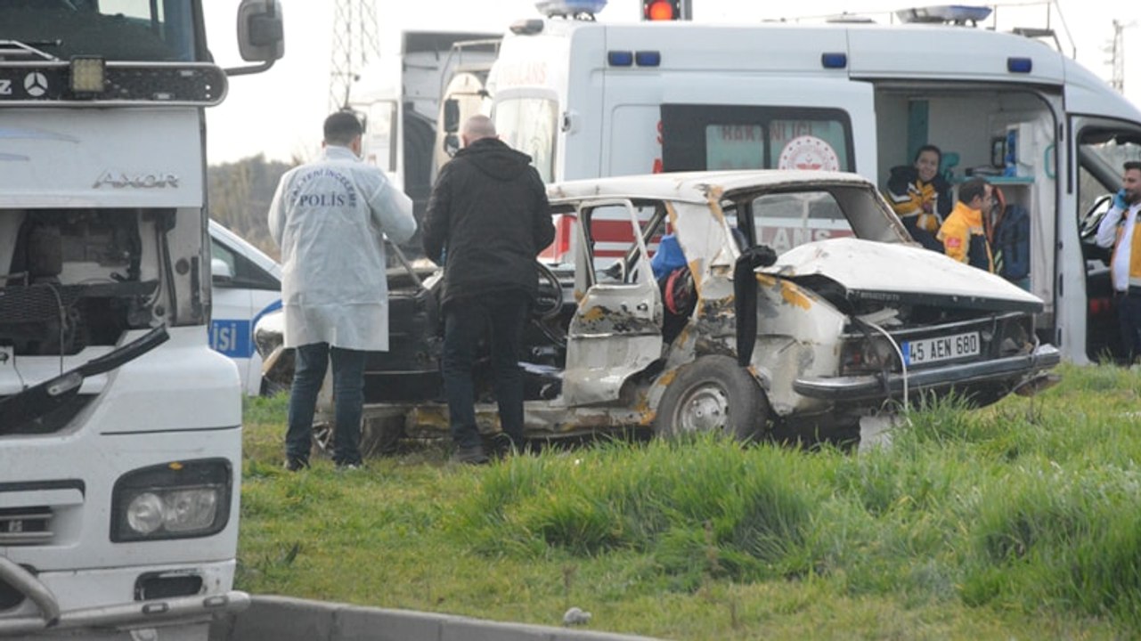 Manisa'da feci kaza: Üç ölü, üç yaralı