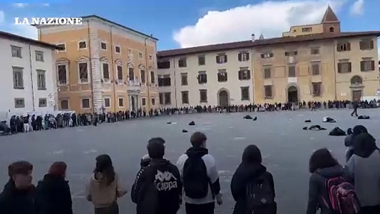 Pisa, flashmob degli studenti: "Ci riprendiamo piazza dei  Cavalieri"