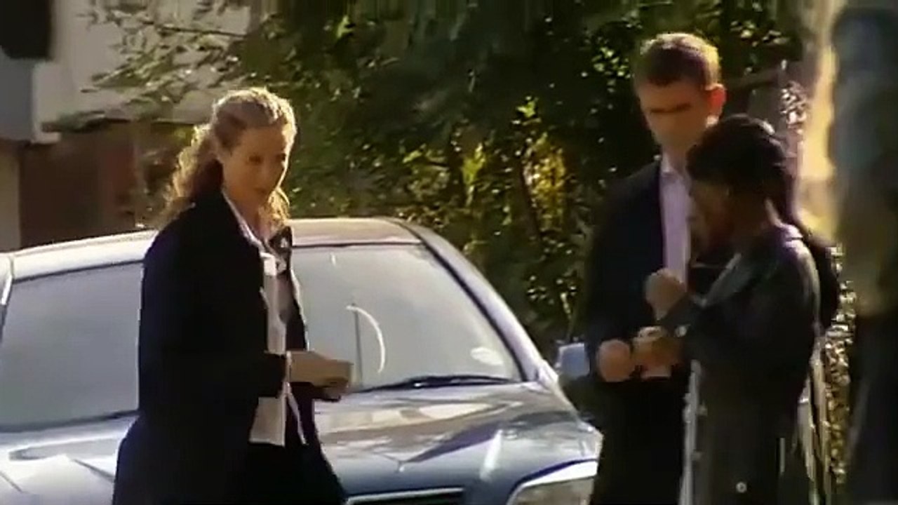 The Bill S19E88 Whats The Scoop