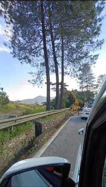 巴士 轿车 碰撞 云顶半山车祸 引发塞车