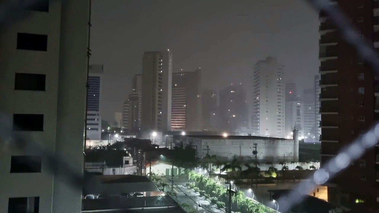 Chuva forte atinge parte do Ceará na madrugada desta segunda-feira