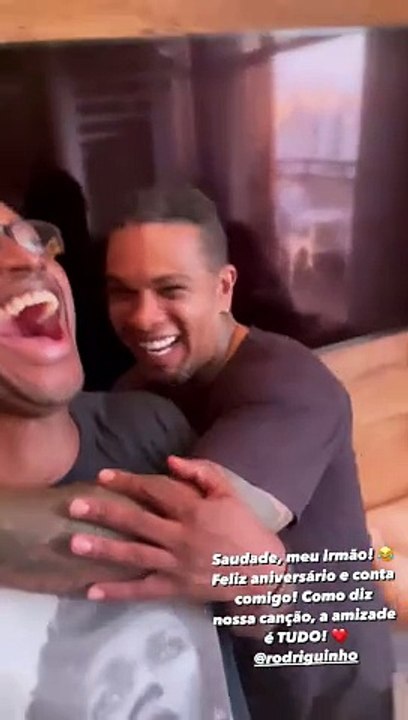 BBB 24: Thiaguinho comemora aniversário de Rodriguinho: "21 anos de amizade"