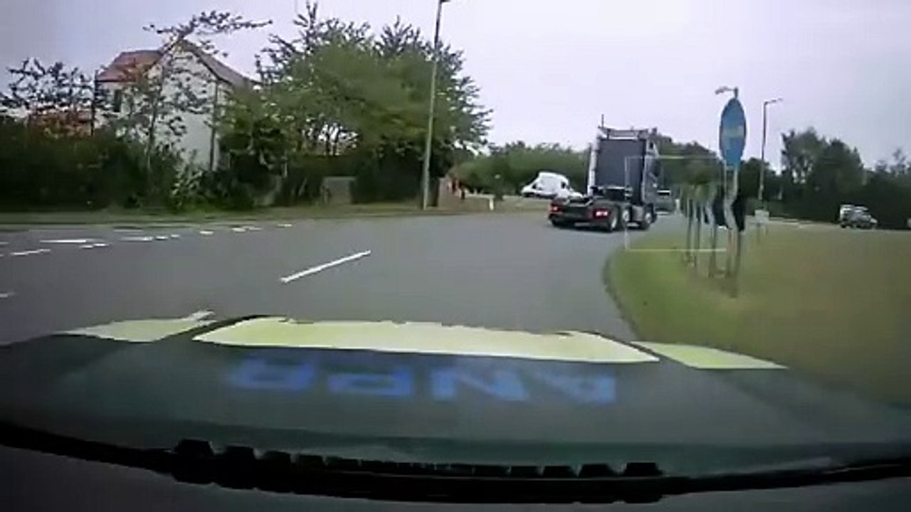 Traffic cops chase suspects