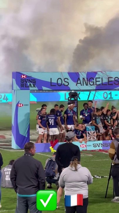 "En direct de LA, la finale va commencer, on est là pour Antoine", indique Antoine Dupont Oli (Bigflo et Oli) à Los Angeles pour soutenir Antoine Dupont.