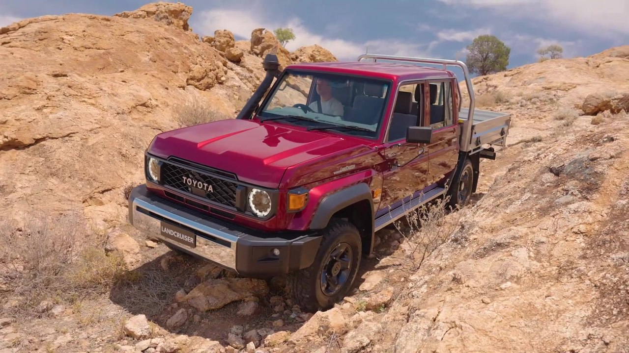2024 Toyota LandCruiser 70 Series GXL Dual Cab Driving Video
