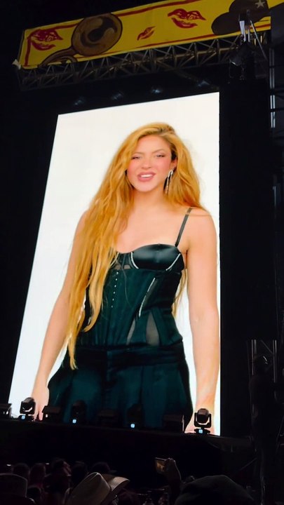 ¡Así suena "Entre Paréntesis" el nuevo tema de Shakira!