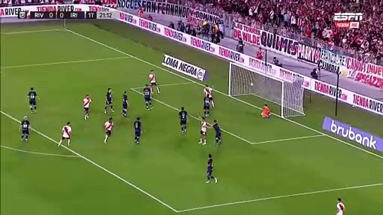 Cabezazo y gol de Borja