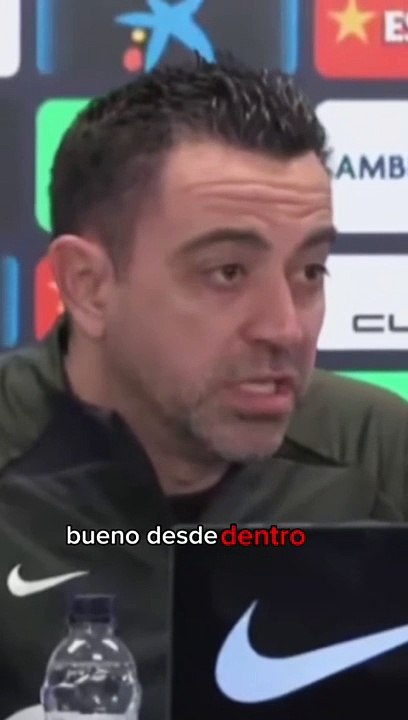 Xavi defiende a Laporta
