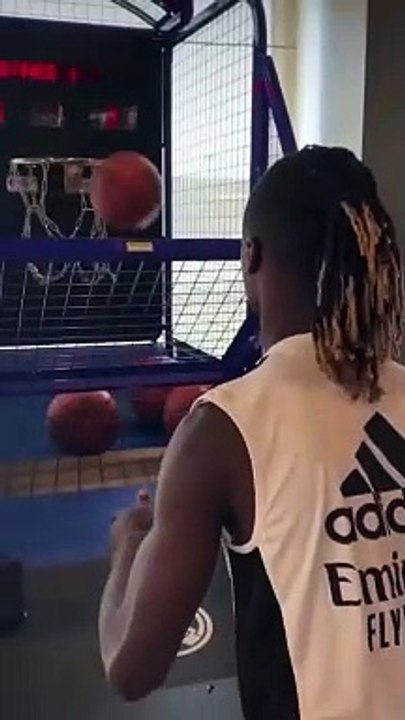 CAMAVINGA VS LEBRON JAMES 