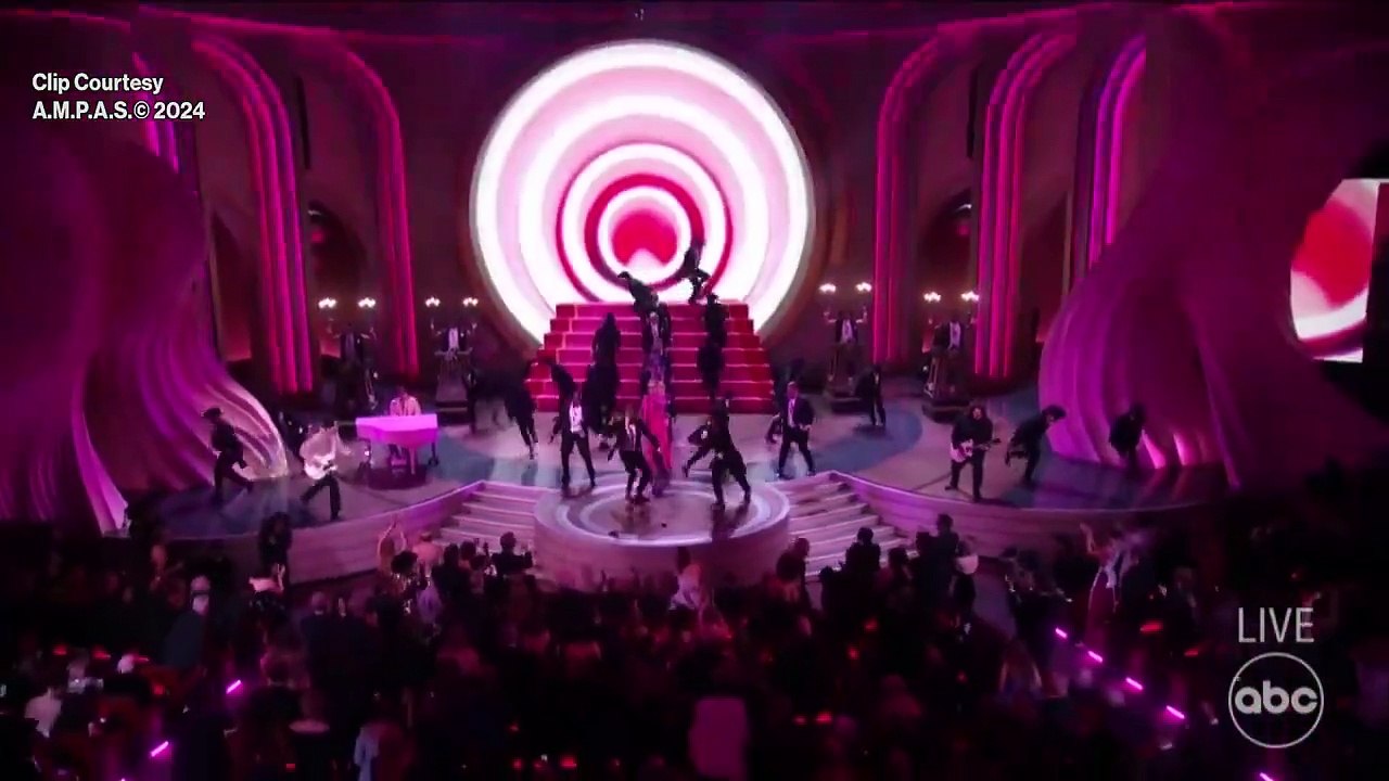 Ryan Gosling interpretó I'm just Ken en los Oscar y fue acompañado por Slash