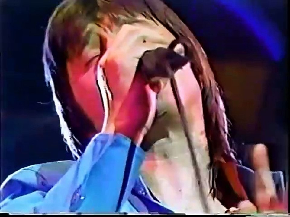 Journey chante son tube "Don't Stop Believin" en live