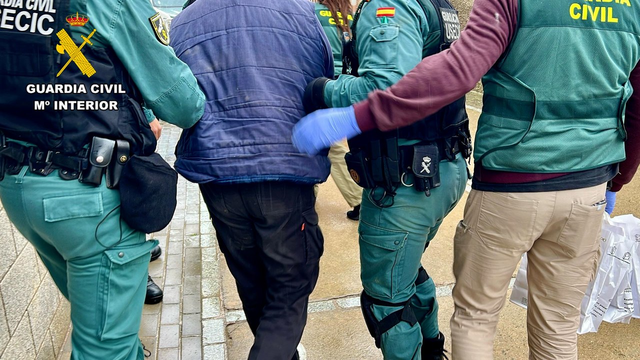 El alguacil de Hinojal le robó 2.000 euros a su vecino millonario el mismo día que lo estranguló