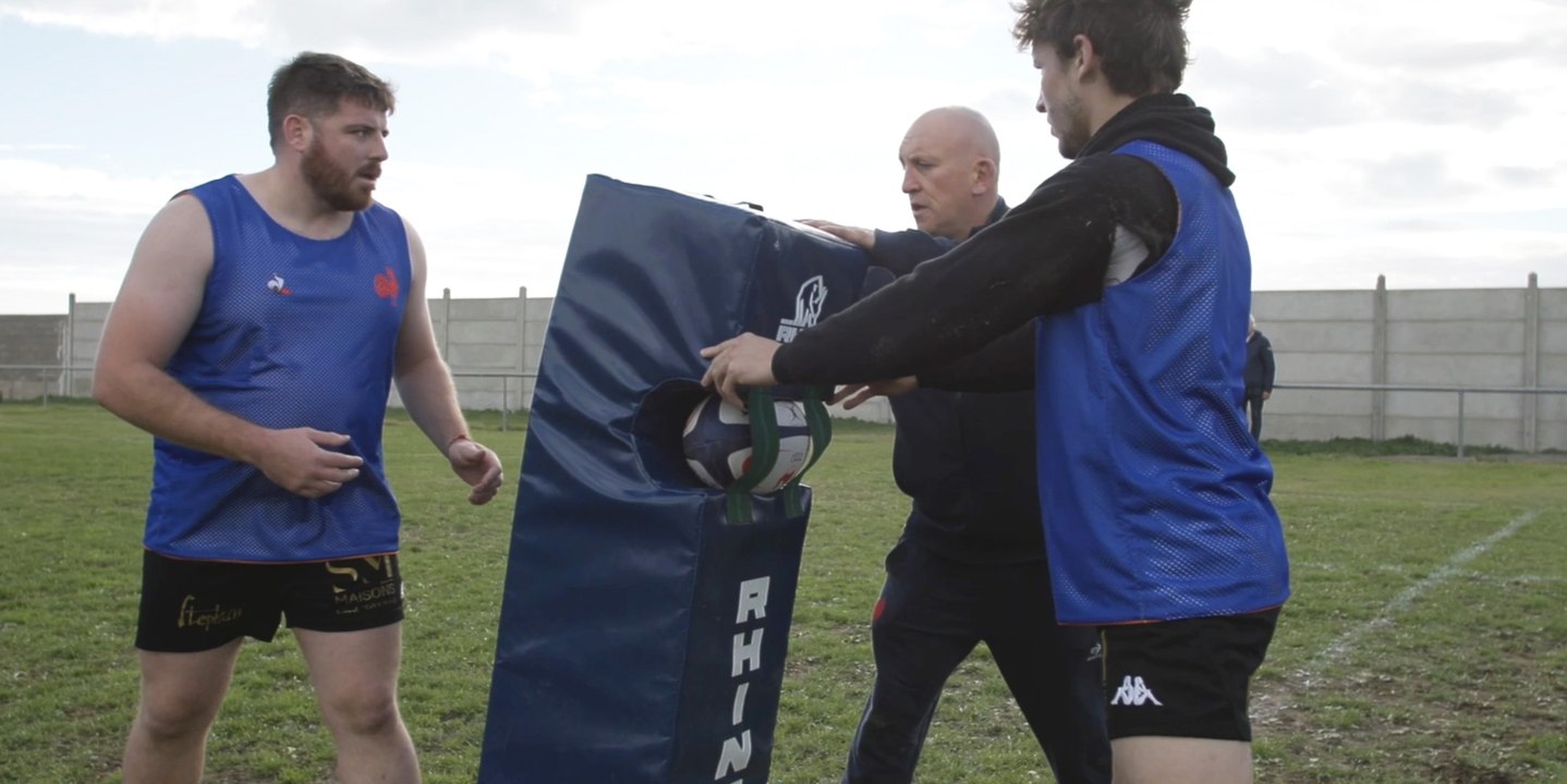 Situation d'entraînement au contact :  arrachage du ballon