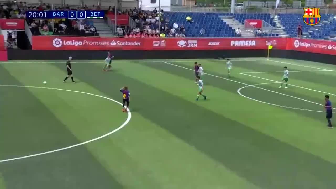 ¡Alucinante! Cubarsí con 12 años marcando el gol que es imposible de ver en la Liga Promises con esas edades