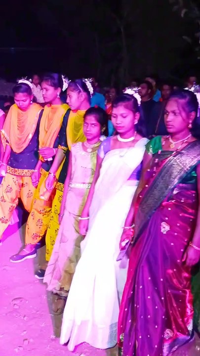 Adivasi Girls Wedding Dance#adivasi#girls#dance #weddingceremony