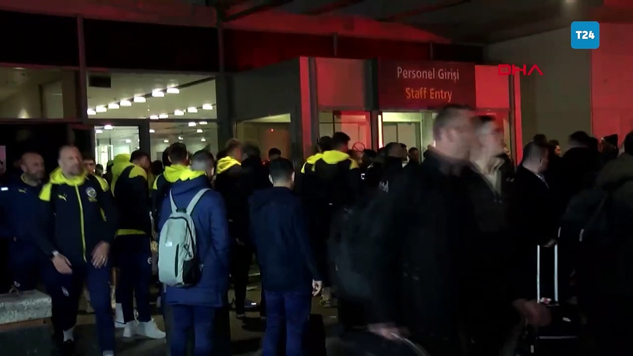 Fenerbahçeli taraftarlar, olaylı derbi sonrasında İstanbul'a dönen takımlarını coşkuyla karşıladı