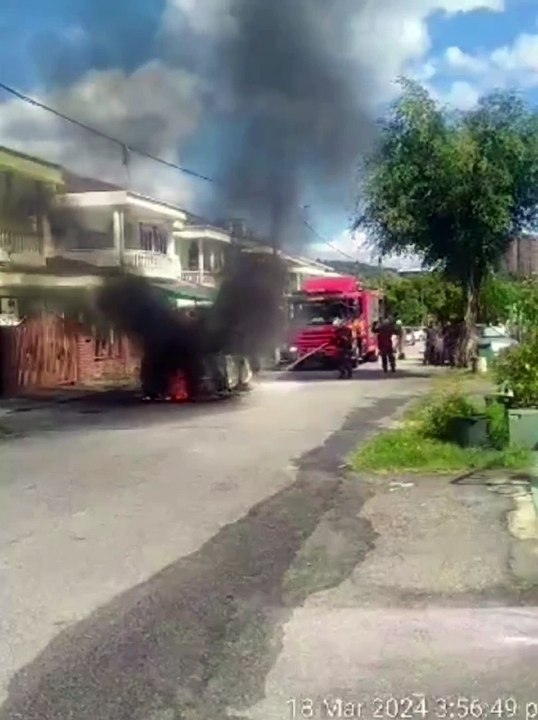 热到自燃起来? Estima 烧成废铁！