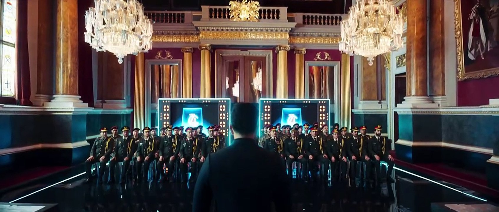 Bade Miyan Chote Miyan Trailer OV