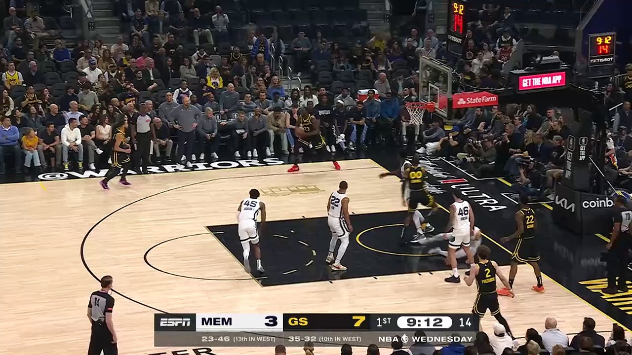 Curry scores 300th three-pointer for fifth straight season