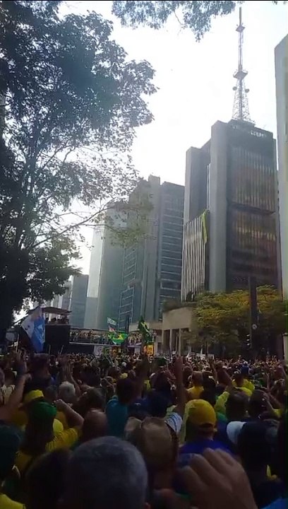 Puxados por Eduardo Bolsonaro, multidão grita 'Fora Xandão' na Paulista; ASSISTA