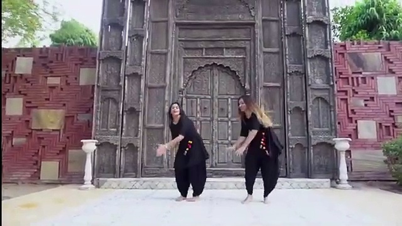 Pop-Dance: Two Girls Dancing Cute🎶