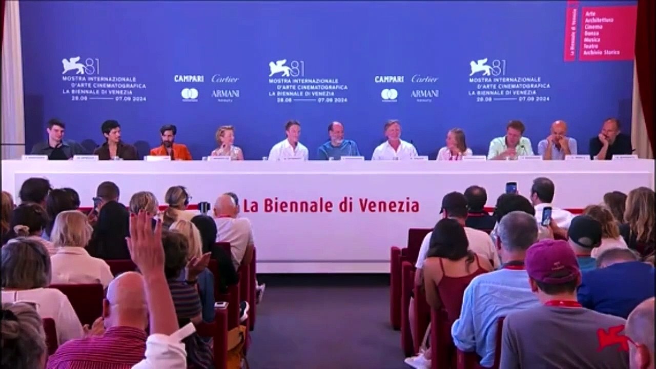 QUEER  MOVIE 2024 - DANIEL CRAIG DREW STARKEY