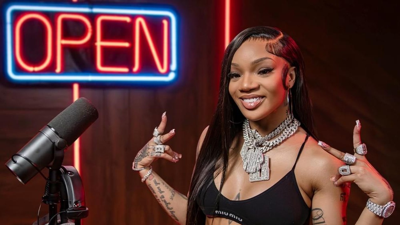 GloRilla "Yeah Glo!" (Live Performance) | Genius Open Mic