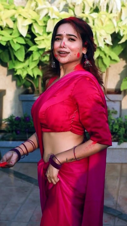 Video: ब्लाउज के चक्कर में ट्रोल हुईं मनीषा रानी, वीडियो वायरल