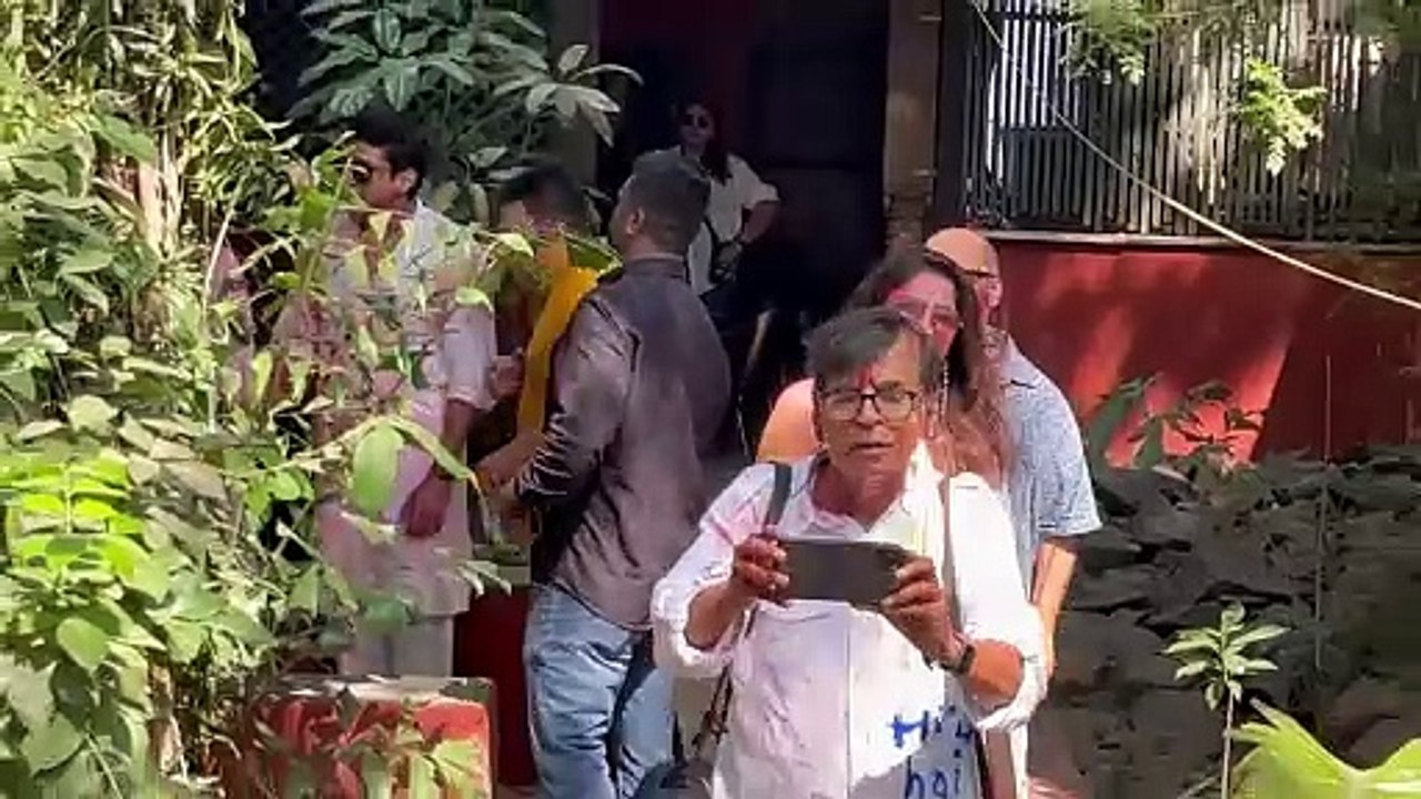 Kriti Kharbanda and Pulkit Samrat celebrated their first Holi after marriage, applied gulal to each other