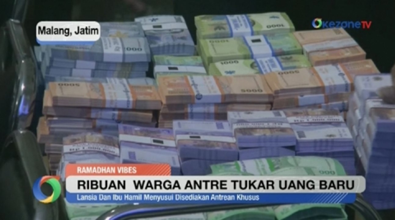 Warga Malang Antre Tukar Uang Baru untuk Lebaran