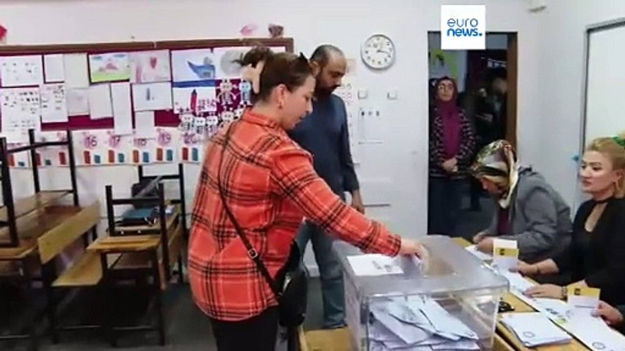 Оппозиция лидирует на муниципальных выборах в Турции – подсчитано более половины голосов