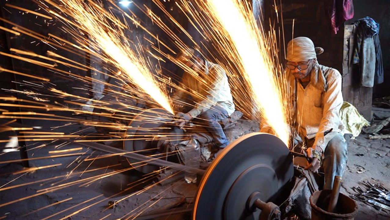 The deadly risks of making scissors inside workshops in India