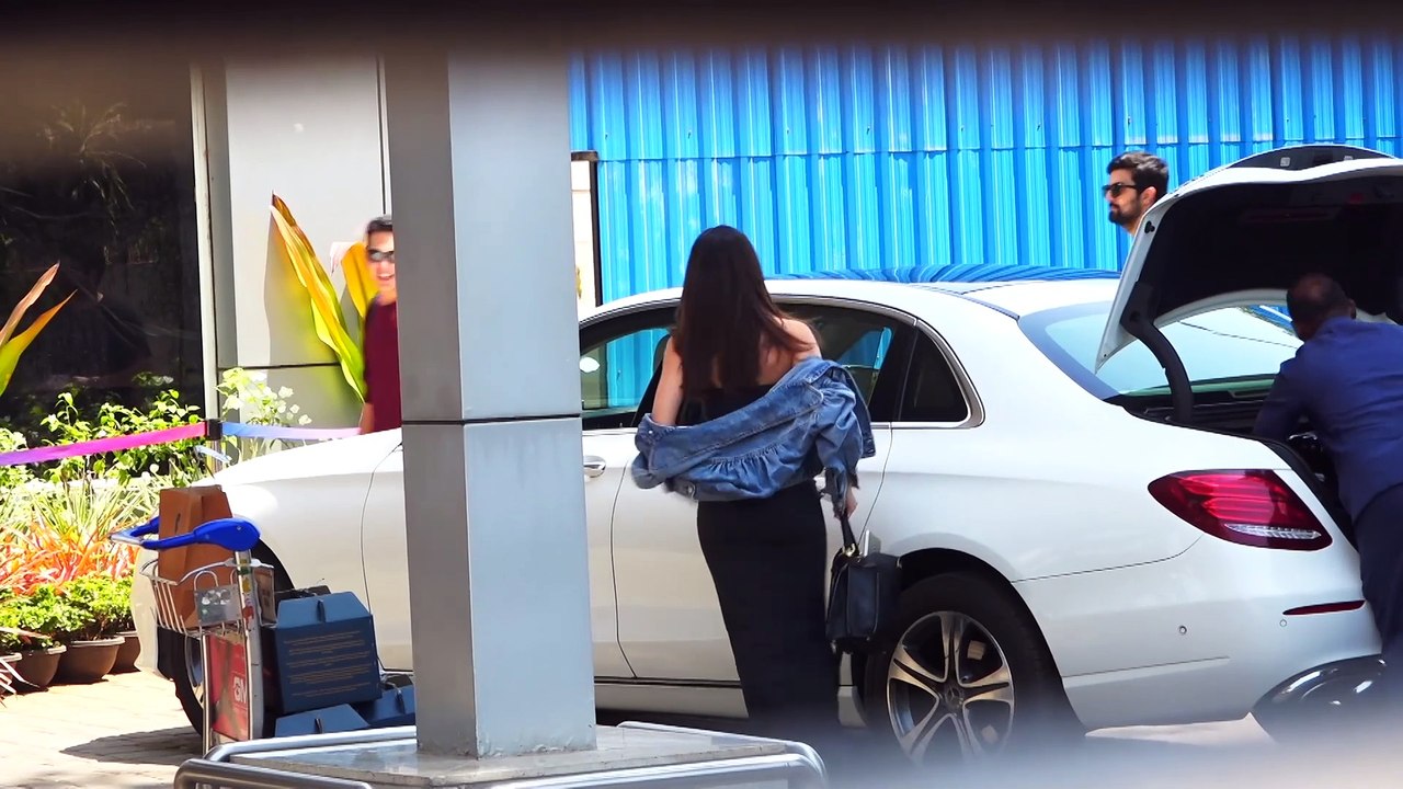 Bollywood Diva Alaya F looks super Glam in Trendy and Modern ensemble