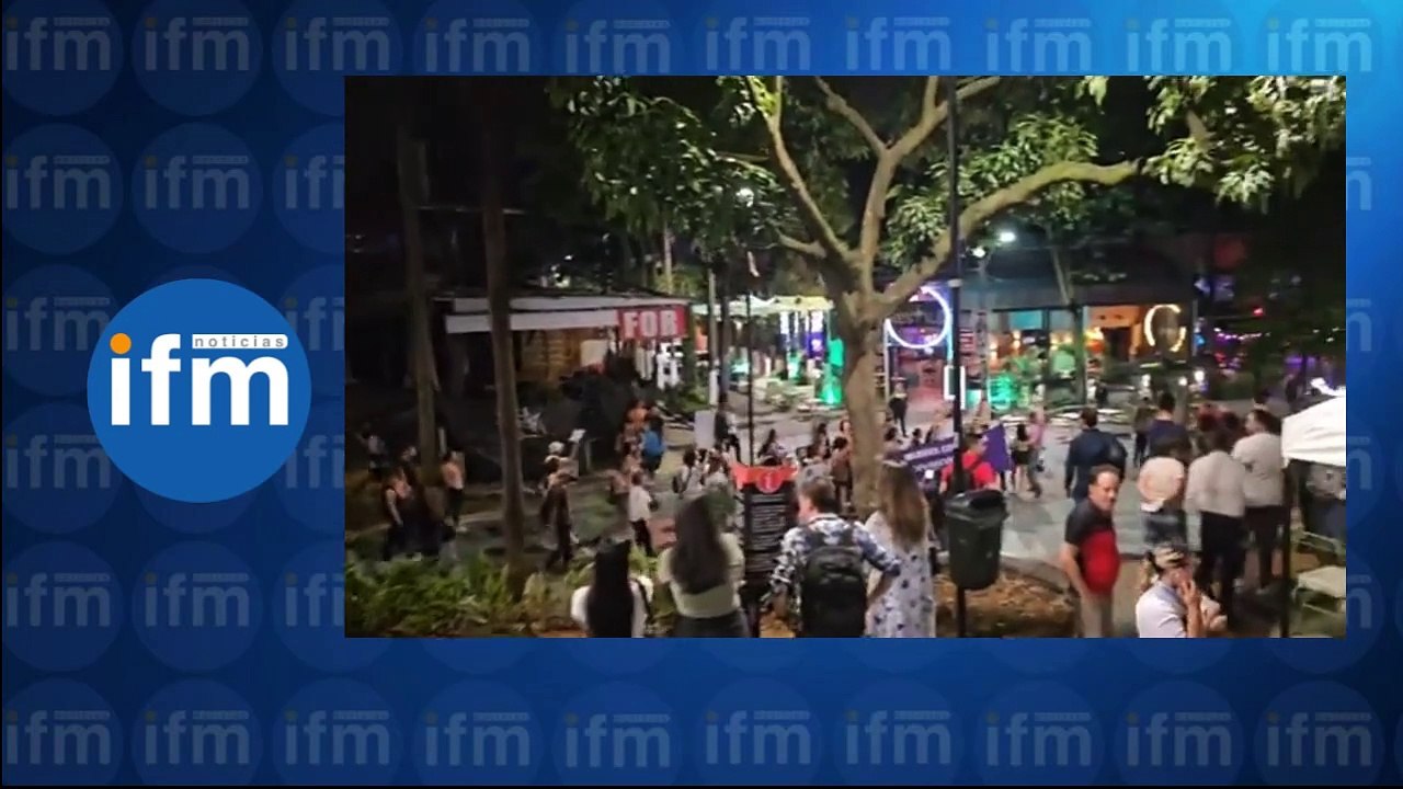 Movimientos de izquierda feminista comandados por  AquinoTicias  en Parque Lleras