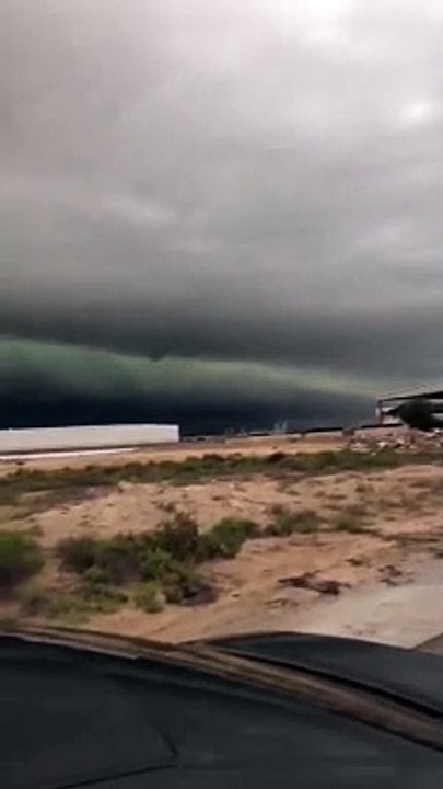 السحابة الخضراء في سماء الإمارات