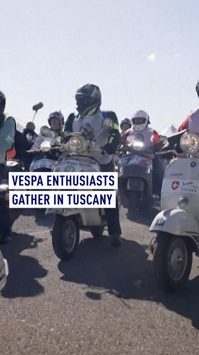 Vespa enthusiasts gather in Tuscany