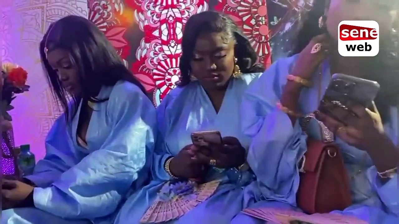 Revivez l'ambiance au Henné Time de la fille de Aziz Ndiaye...