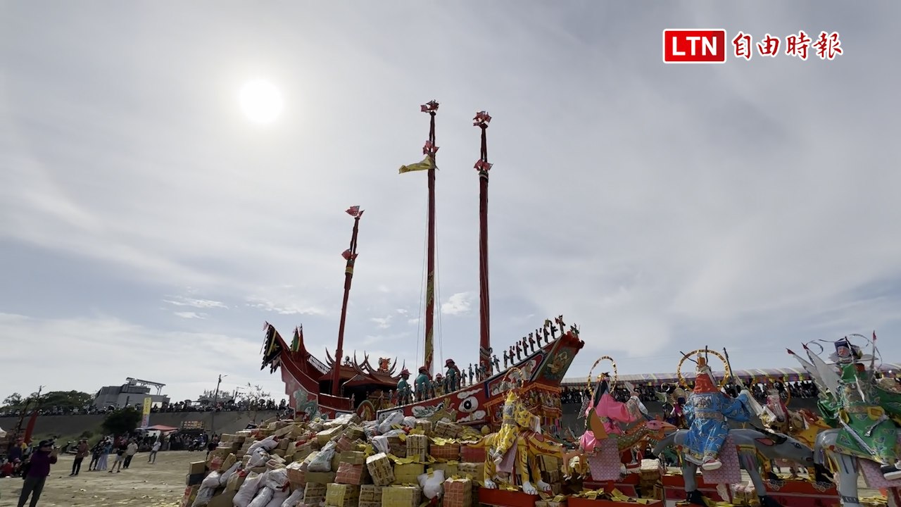 台南安定蘇厝長興宮燒王船 天空現日暈