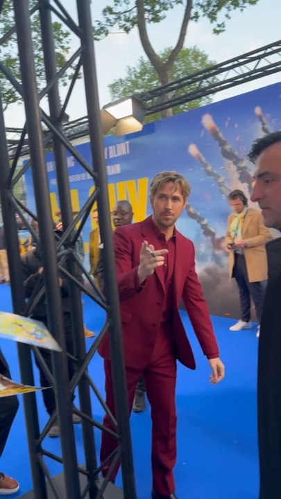 RYAN GOSLING IN PARIS 