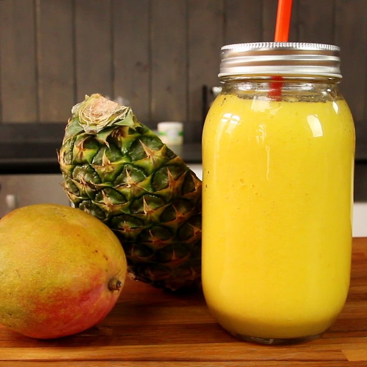 Smoothie brûle-graisse ananas mangue citron vert carré