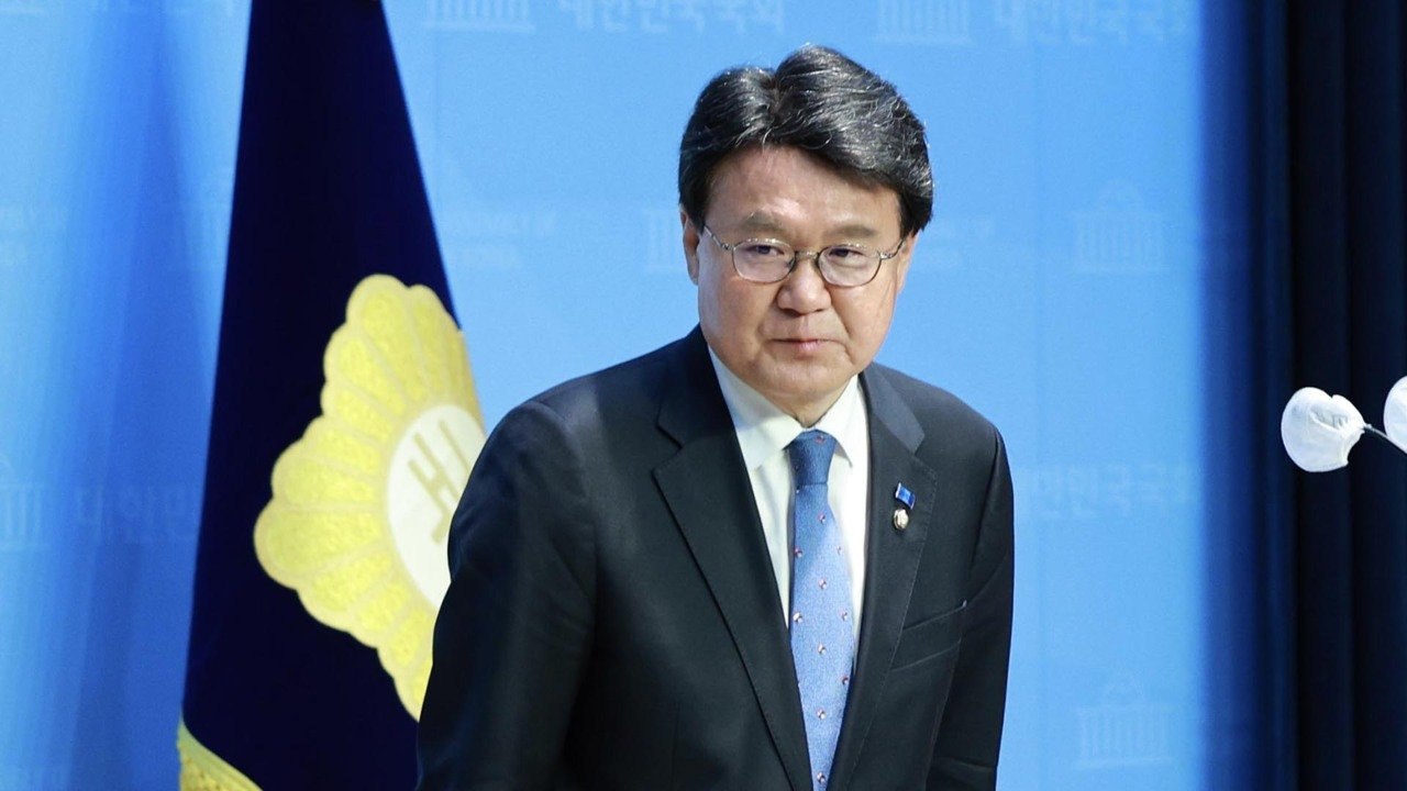 조국당 원내대표에 황운하…10분 만에 만장일치로 선출