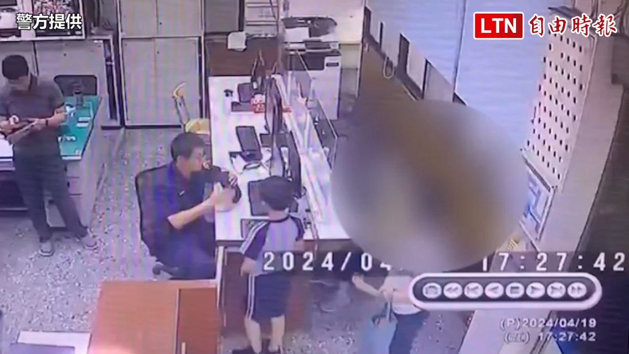 台中小四男童撿逾20萬元送派出所招領 失主大讚（警方提供）