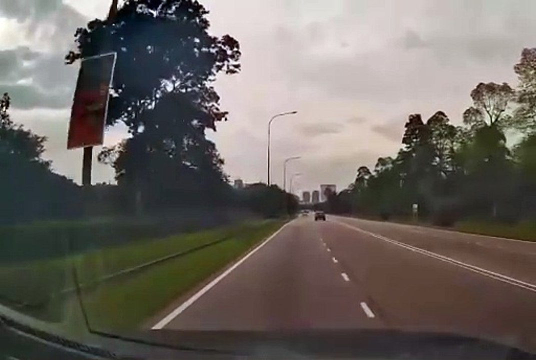 国内又有“碰瓷”事件 这回“碰瓷男”真的被撞了