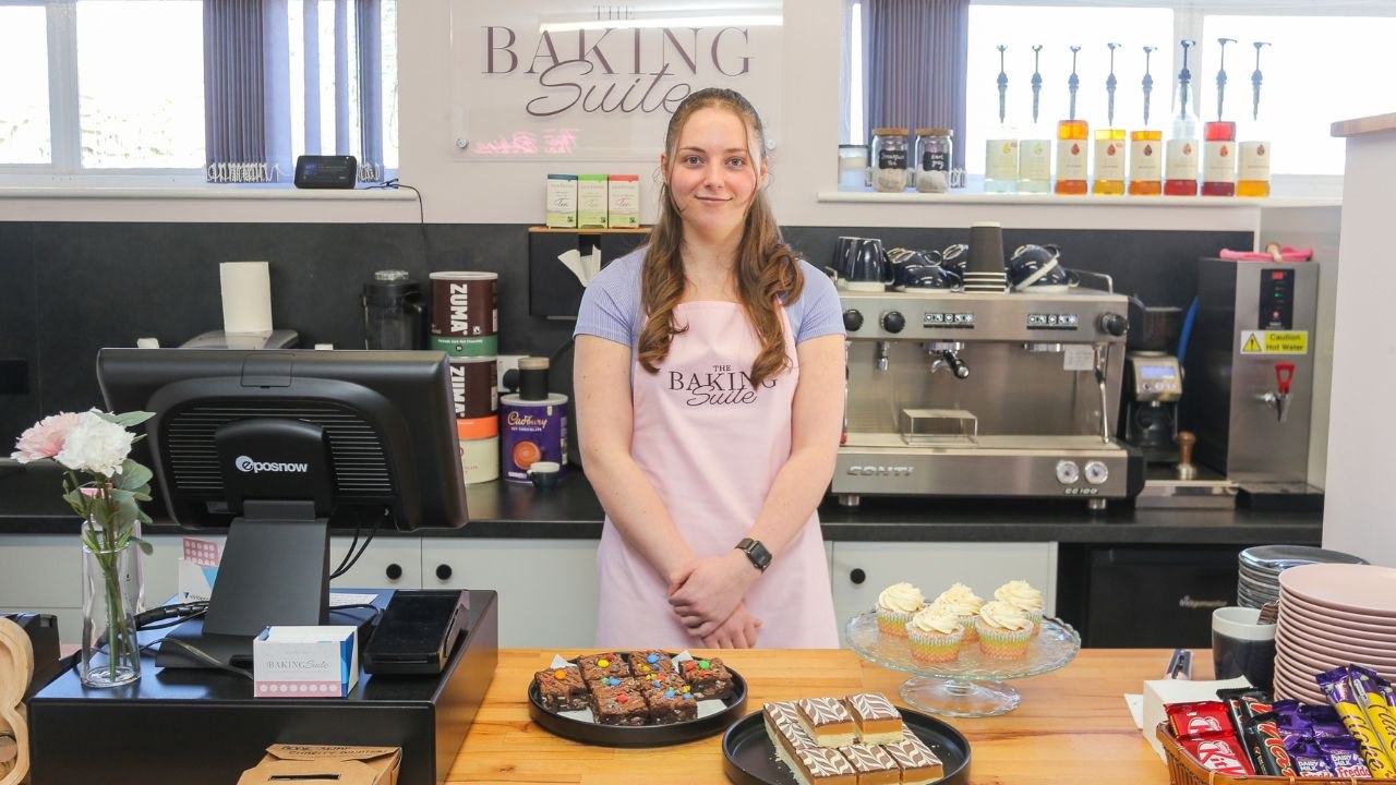 Britain’s Youngest Café Owner, Chloe Frost, Often Mistaken for Staff