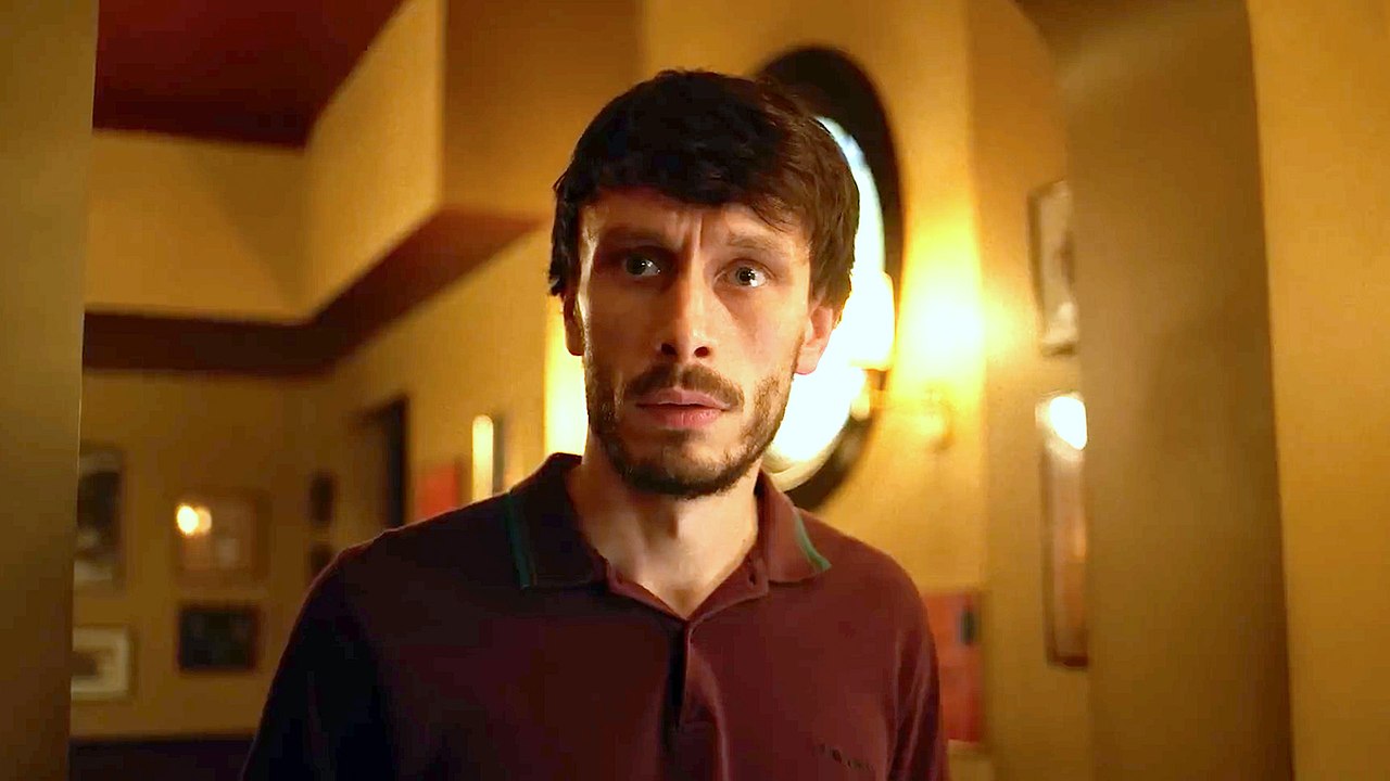 Official Trailer for the Netflix Surprise Hit Baby Reindeer