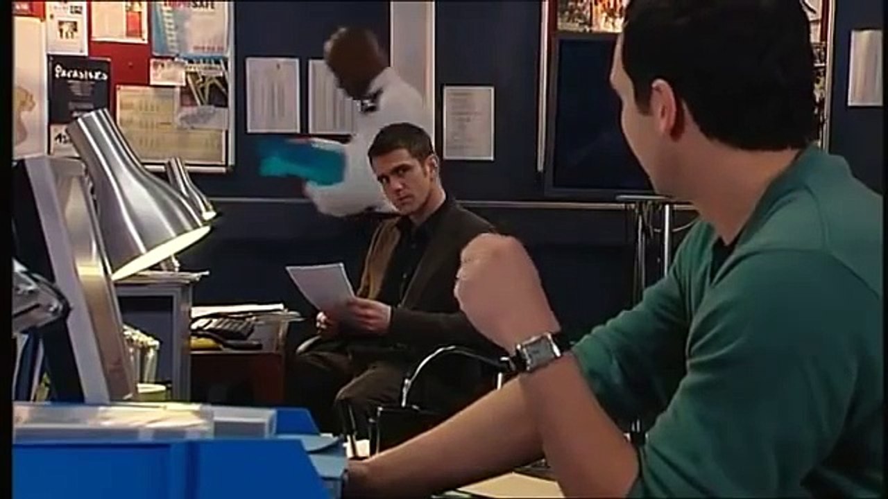 The Bill S22E35 Pursuit