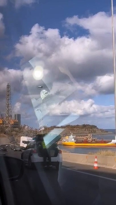 Un camión arrolla un coche de la Guardia Civil en Tenerife