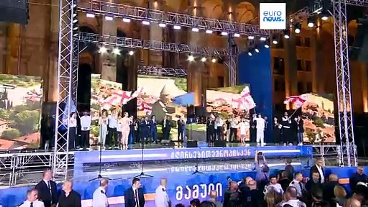 Многотысячный митинг в поддержку властей и "закона об иноагентах"